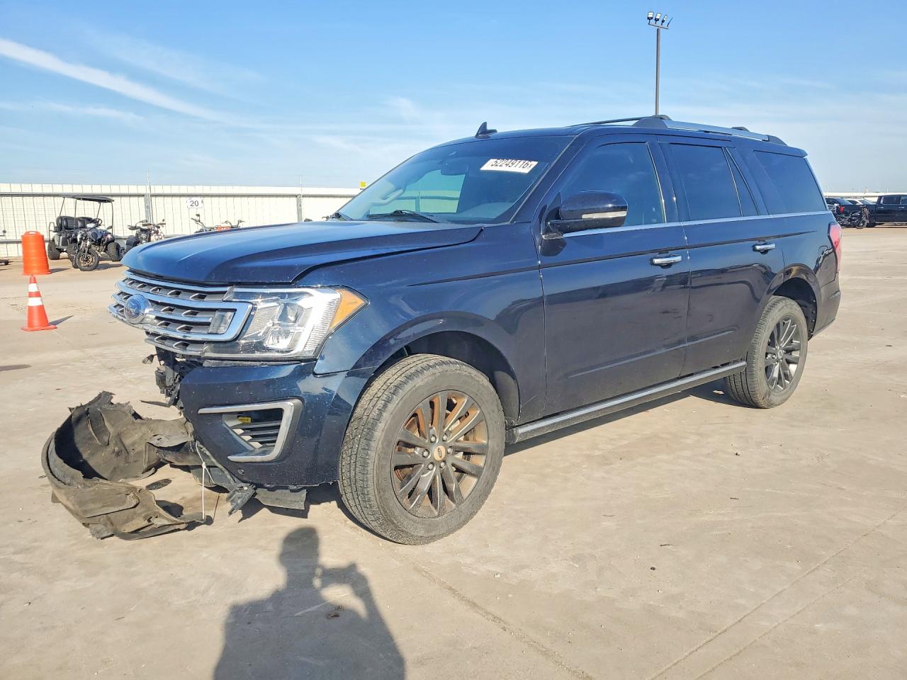 Salvage Ford Expedition Image