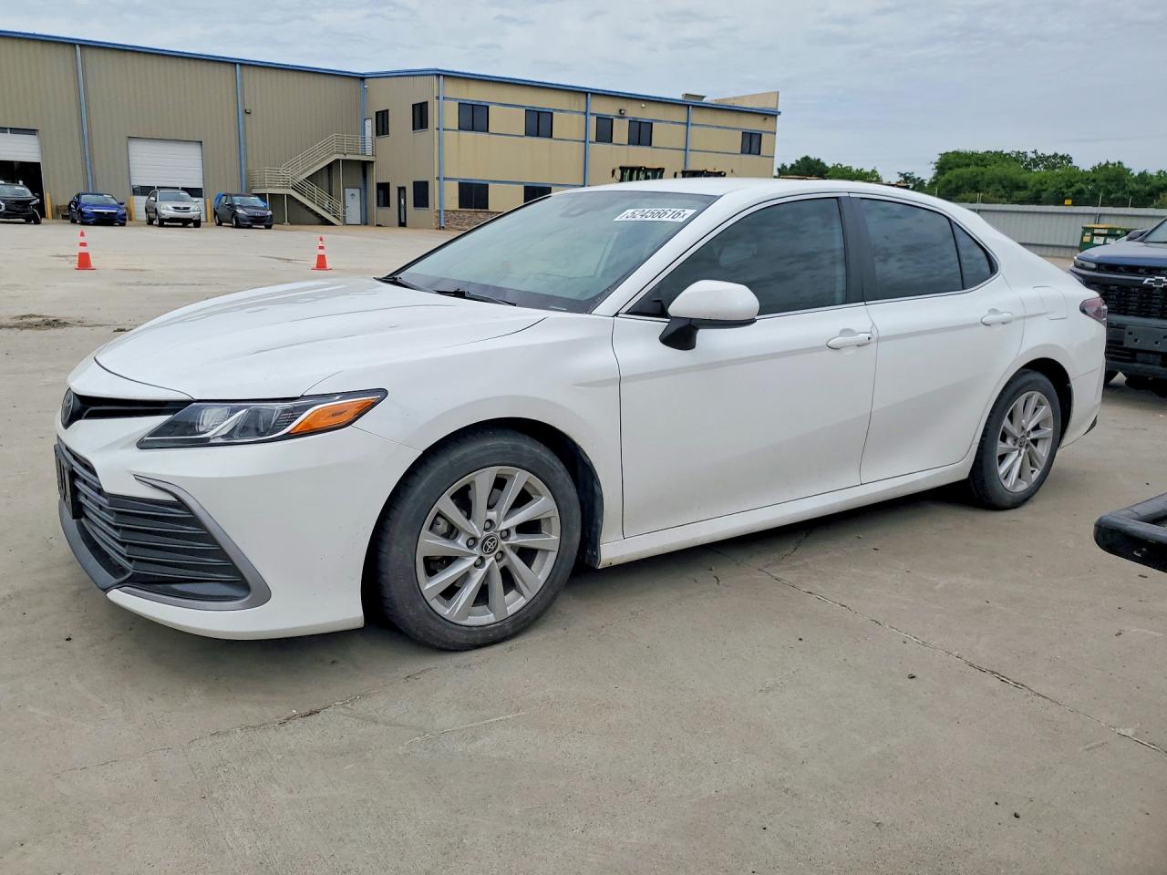 Salvage Toyota Camry Image