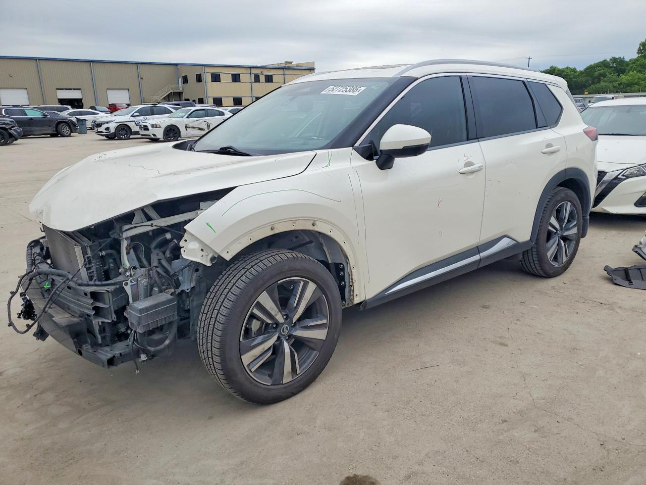 Salvage Nissan Rogue Image