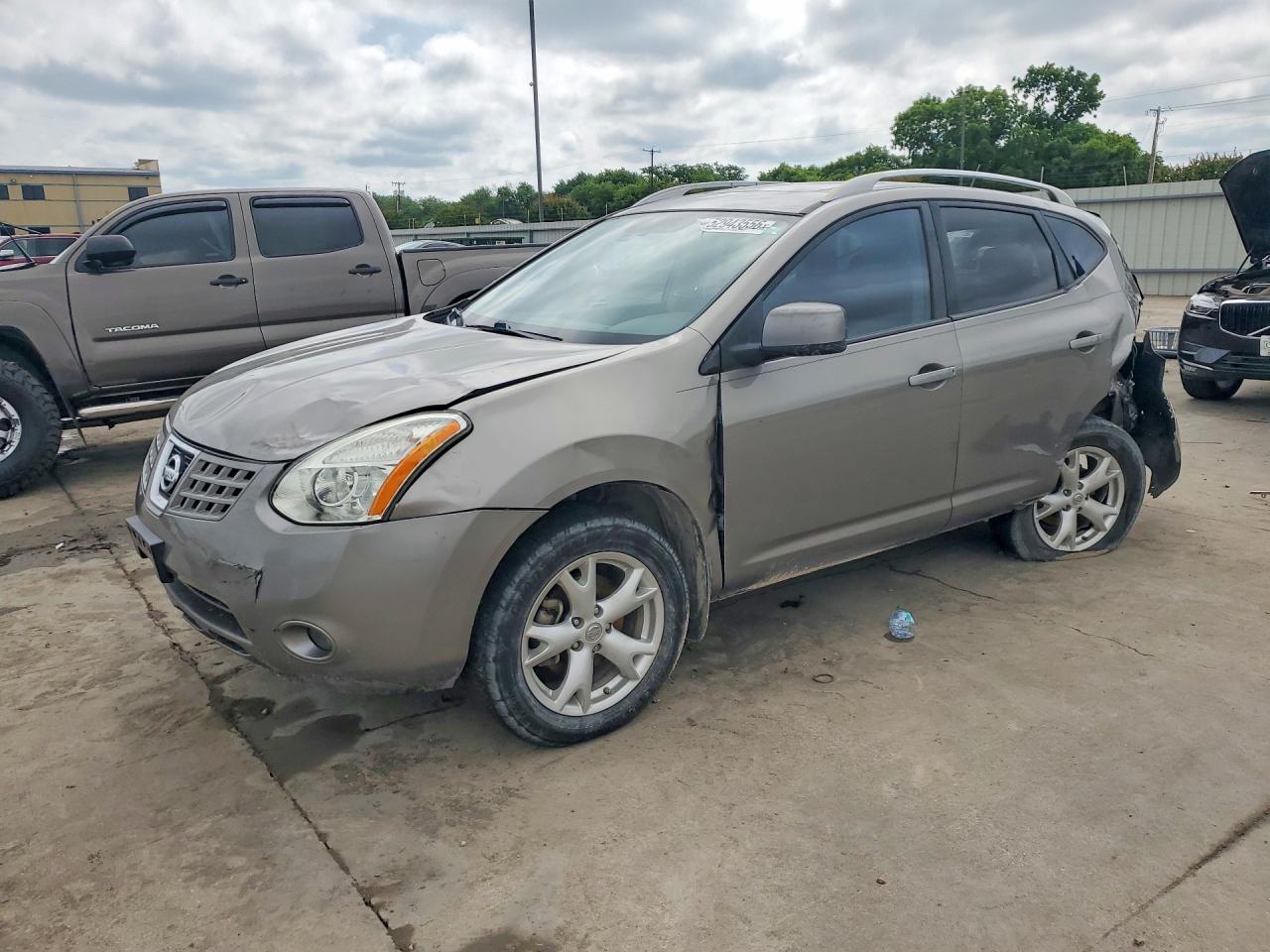 Salvage Nissan Rogue Image