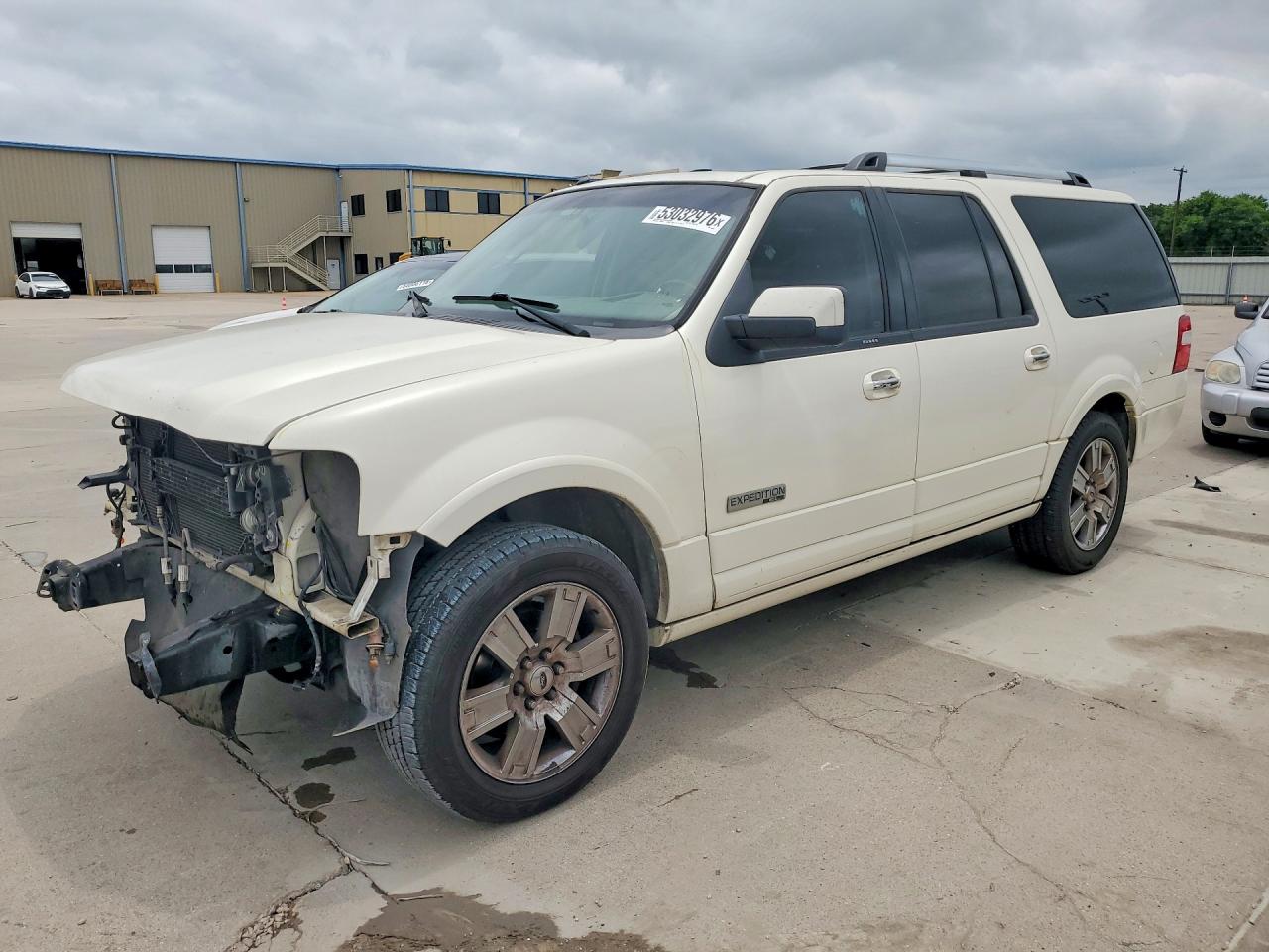Salvage Ford Expedition Image