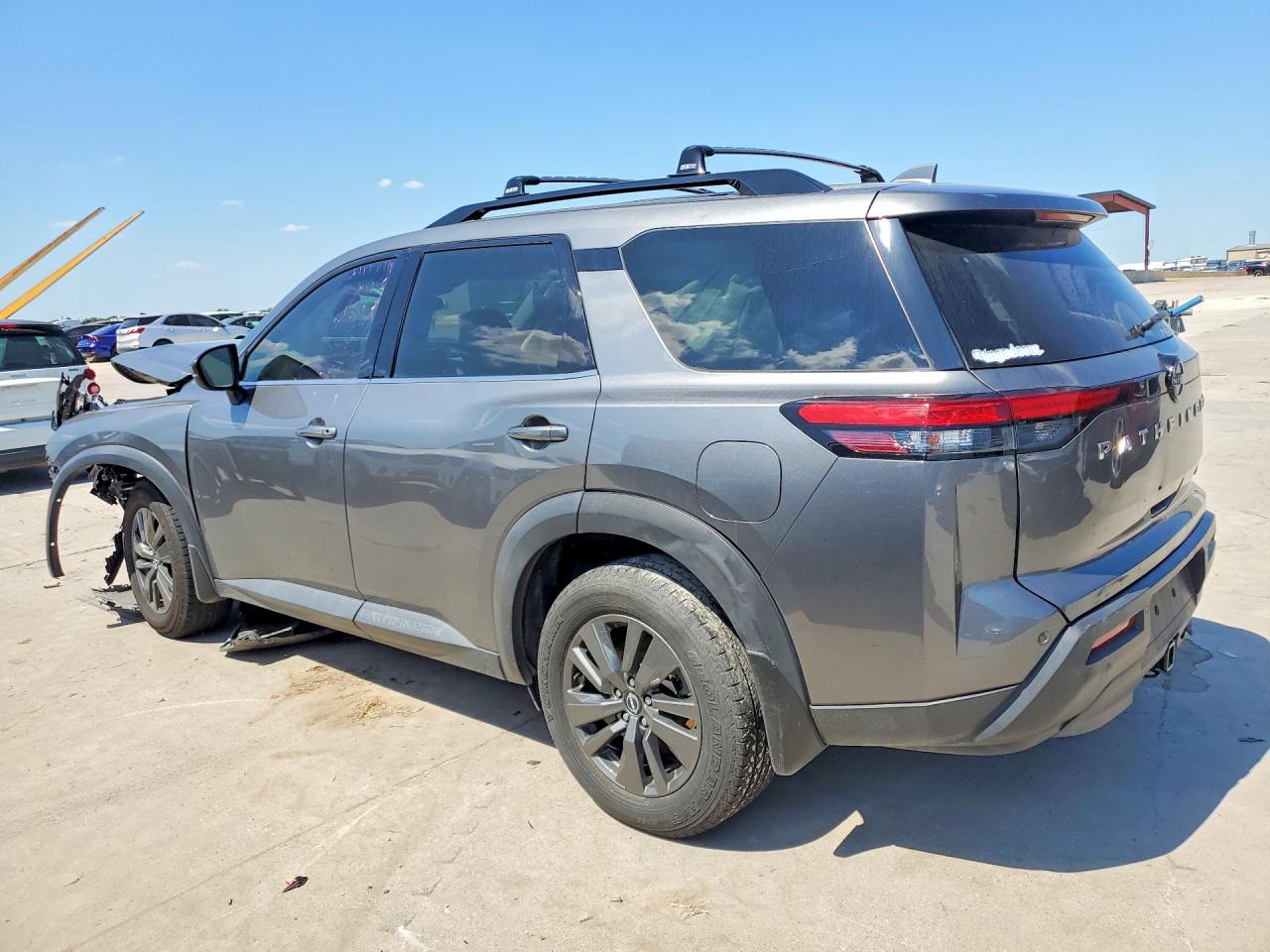 Nissan Pathfinder Sv