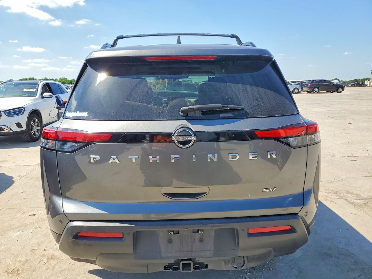 Nissan Pathfinder Sv