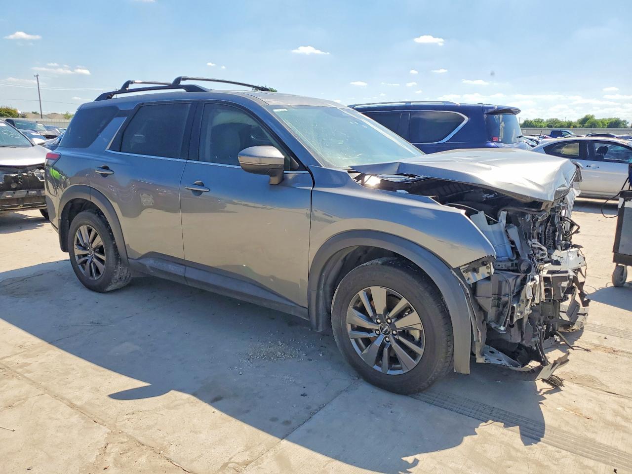 Nissan Pathfinder Sv
