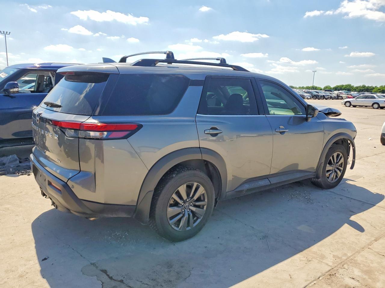 Nissan Pathfinder Sv