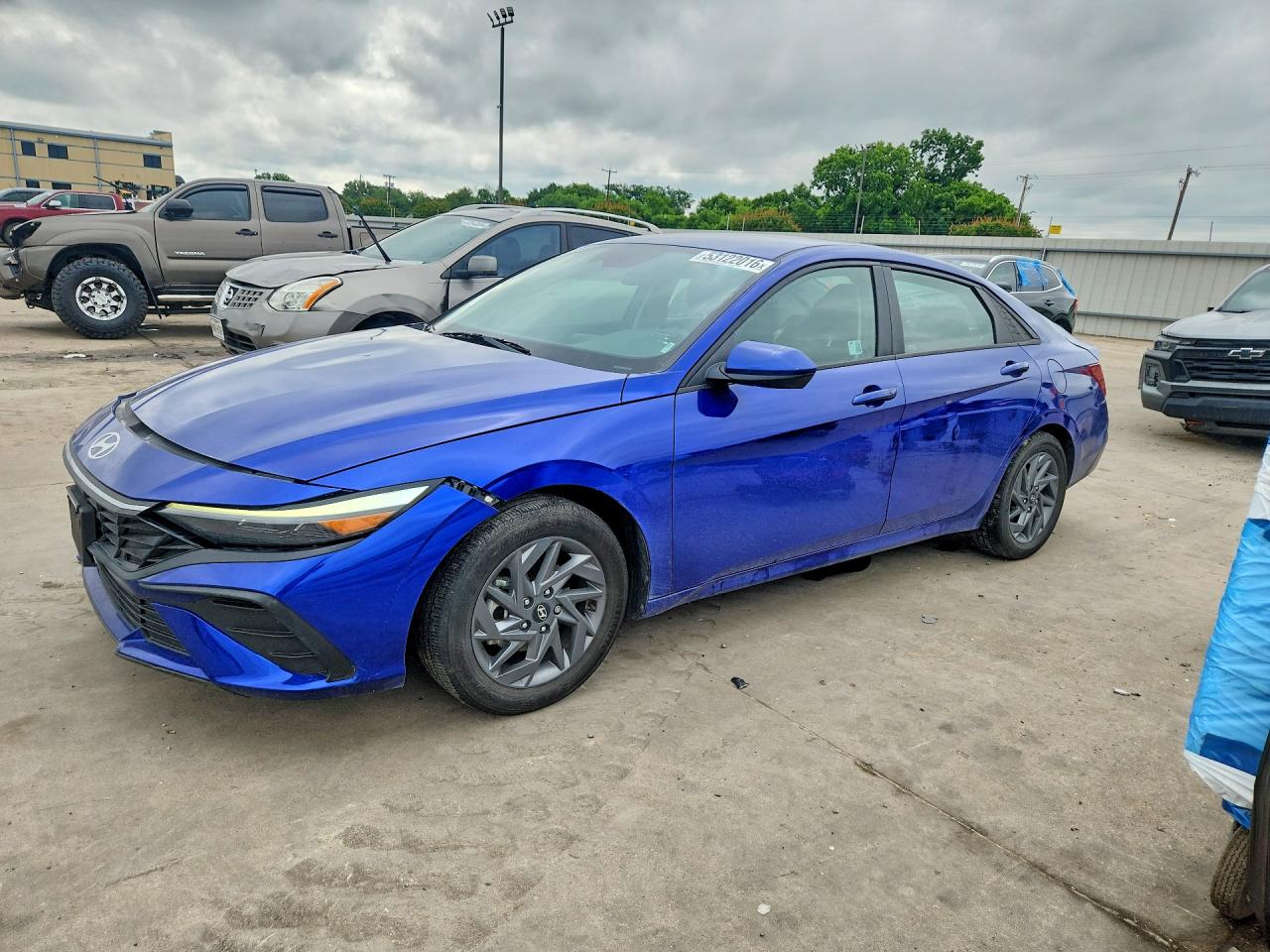 Salvage Hyundai ELANTRA Image