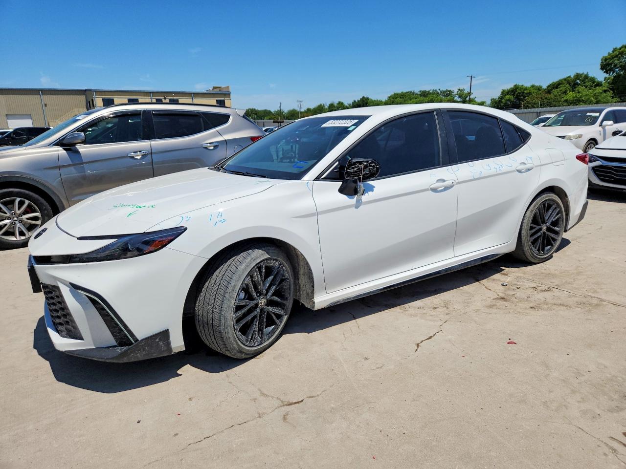 Salvage Toyota Camry Image