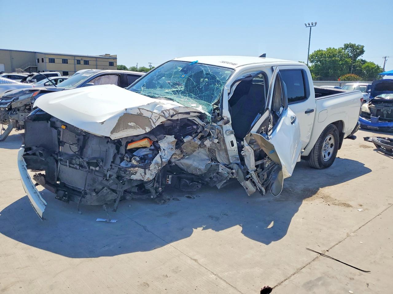 Salvage Nissan Frontier Image