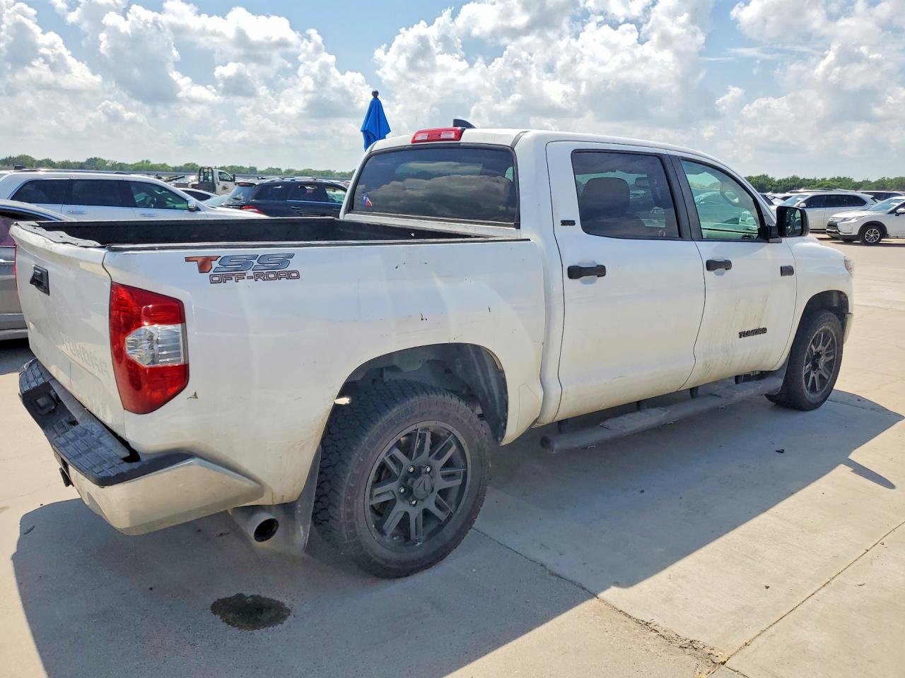Toyota Tundra Crewmax Sr5