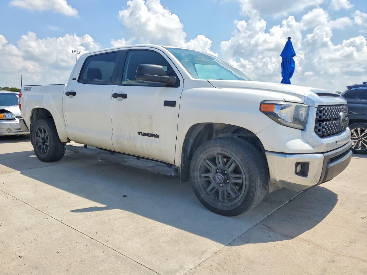 Toyota Tundra Crewmax Sr5