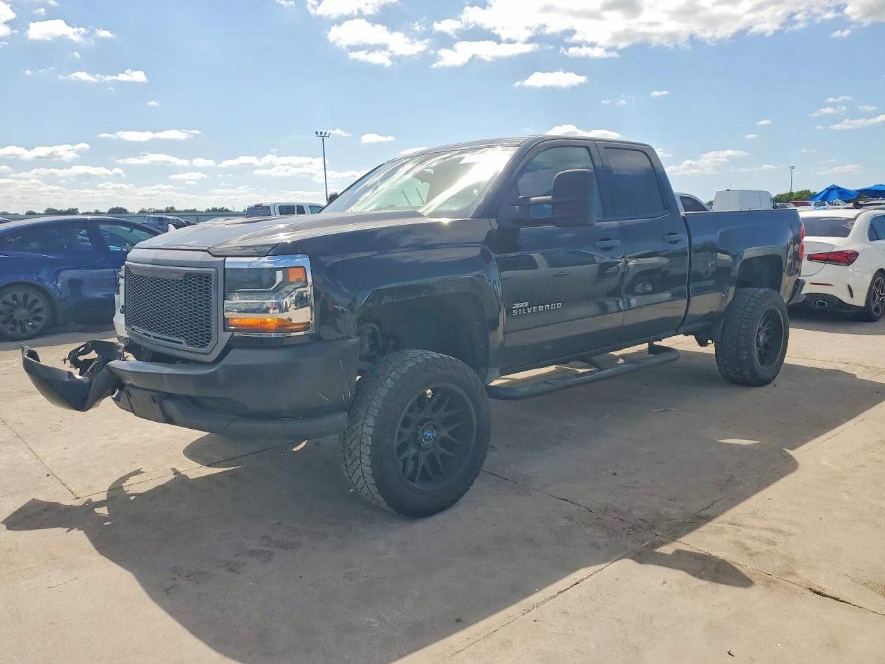Salvage Chevrolet Silverado Image