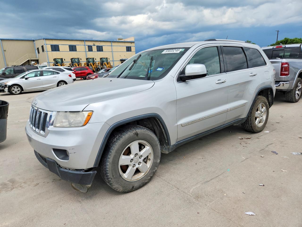 Salvage Jeep Cherokee Image