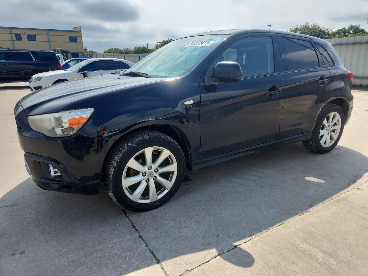 Salvage Mitsubishi Outlander Image