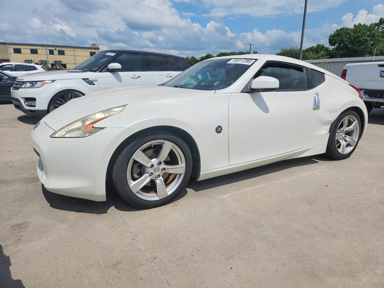 Salvage Nissan 370Z Image