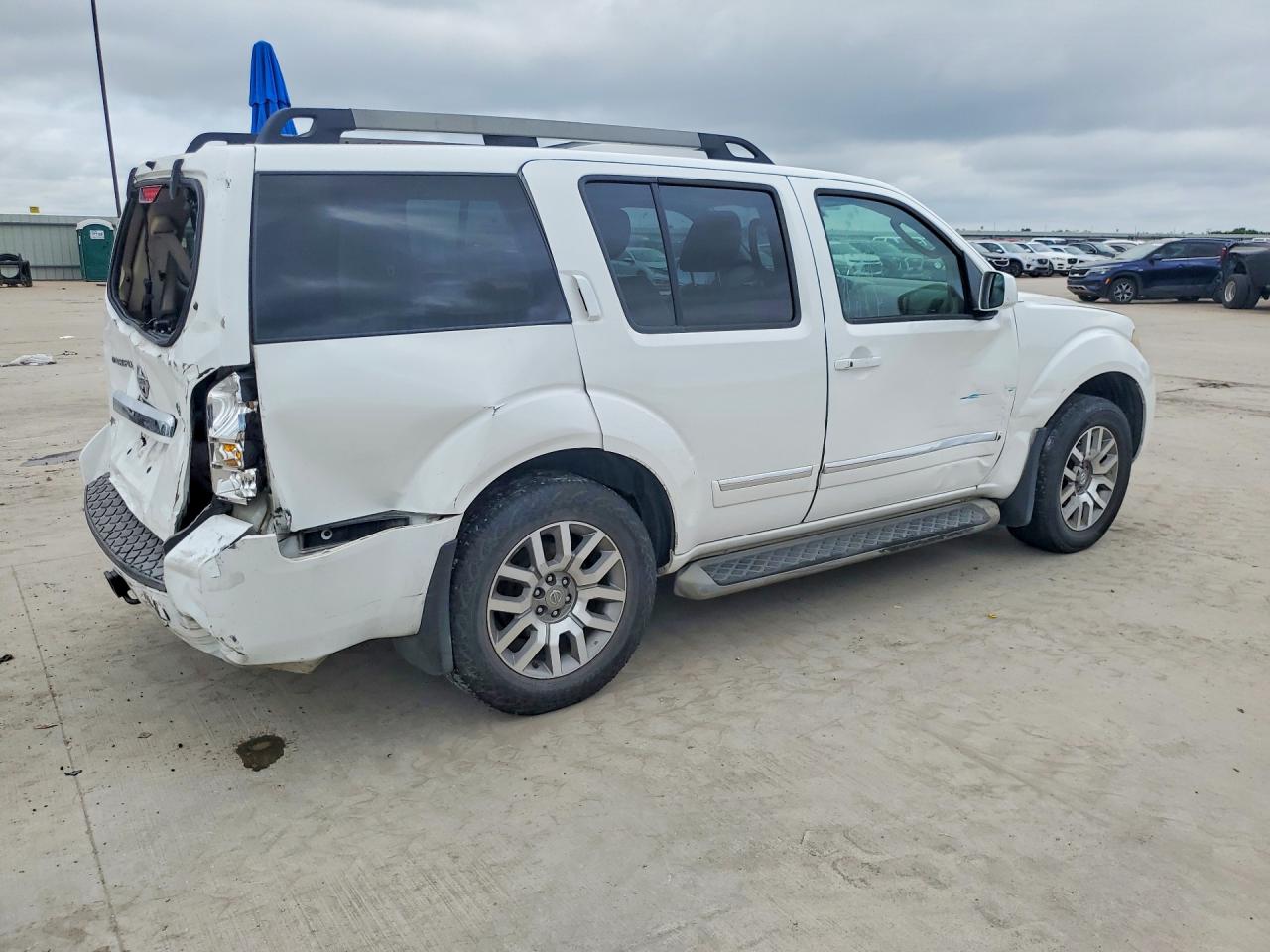 Nissan Pathfinder S
