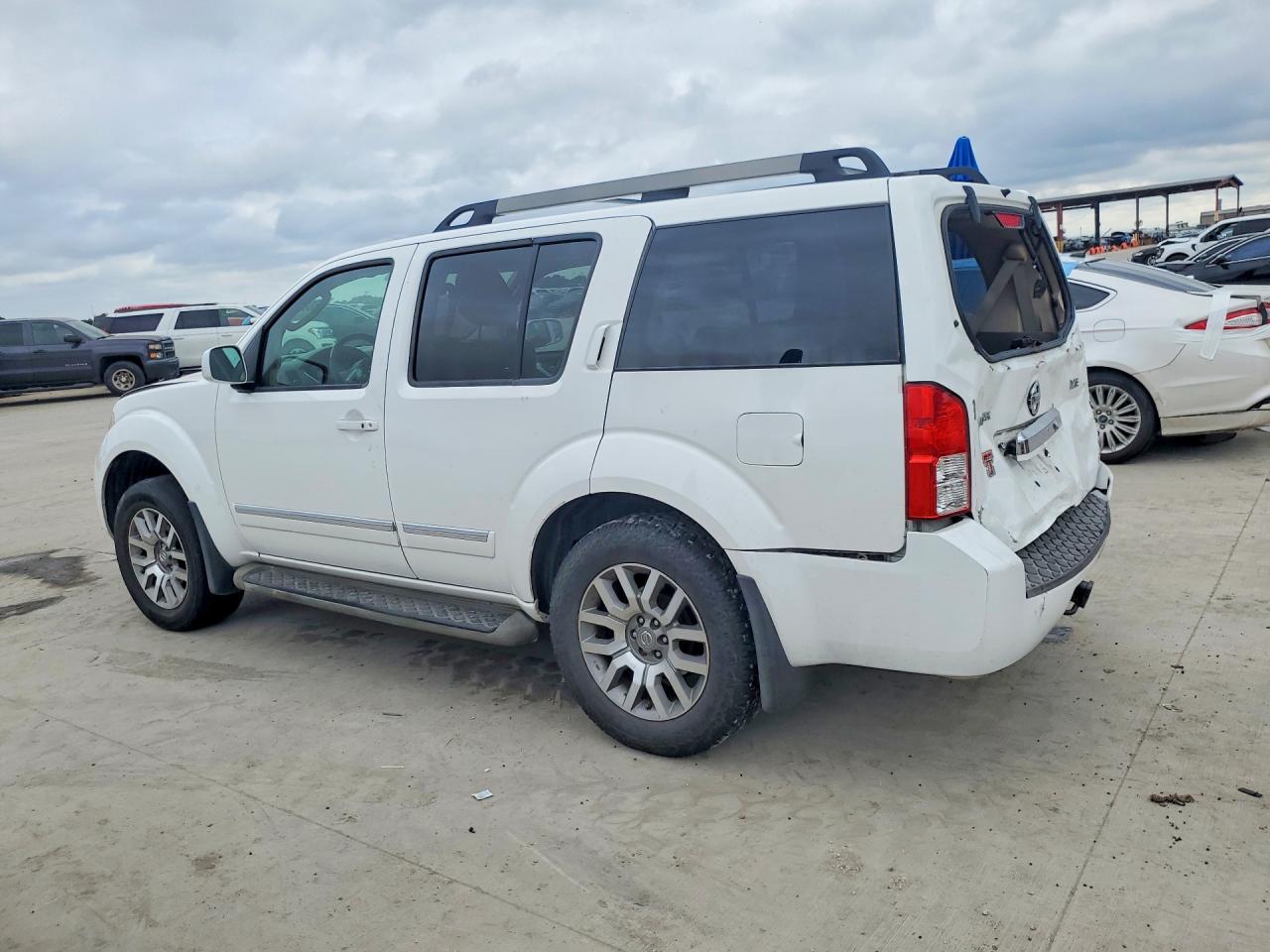 Nissan Pathfinder S