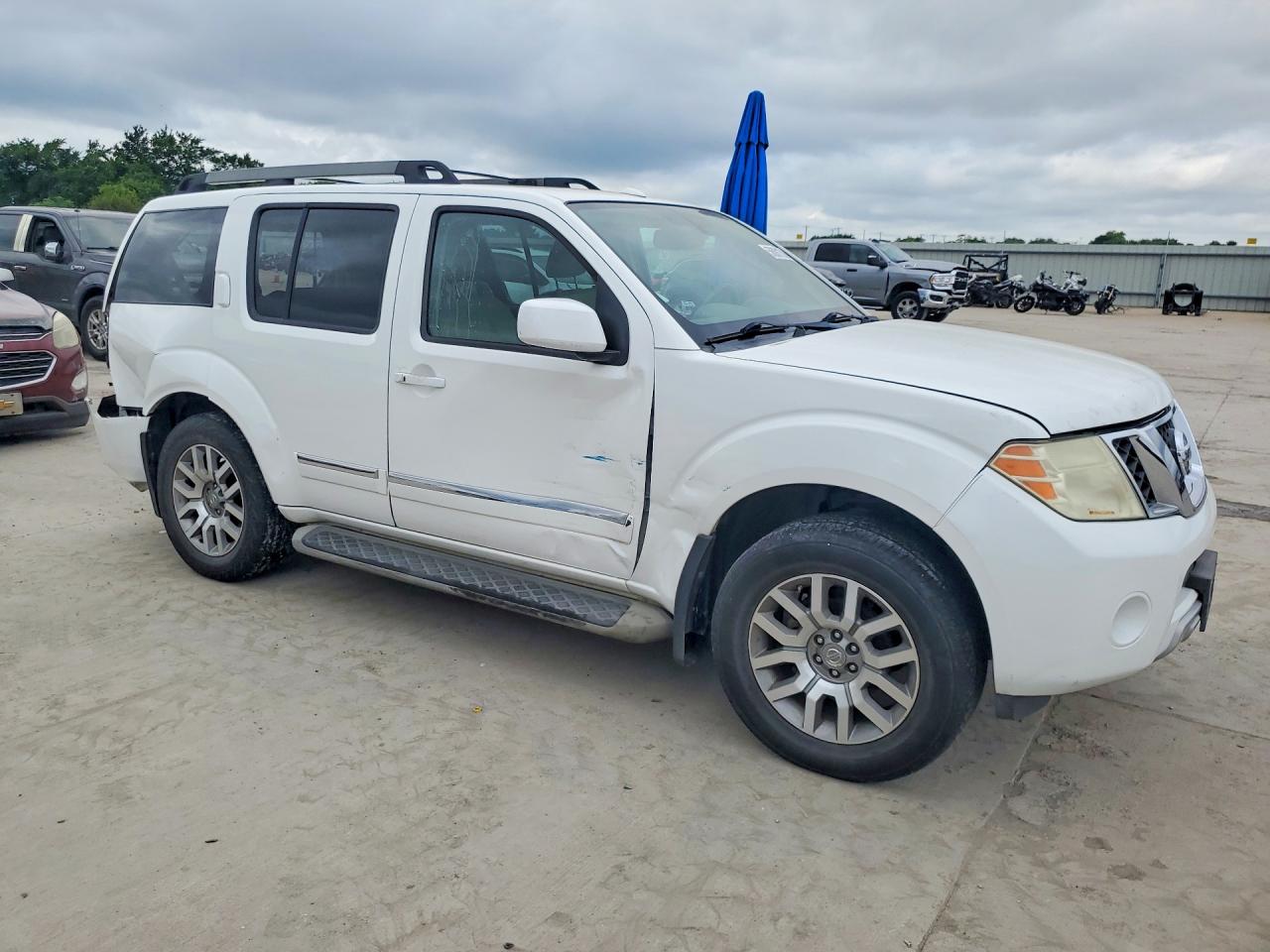Nissan Pathfinder S
