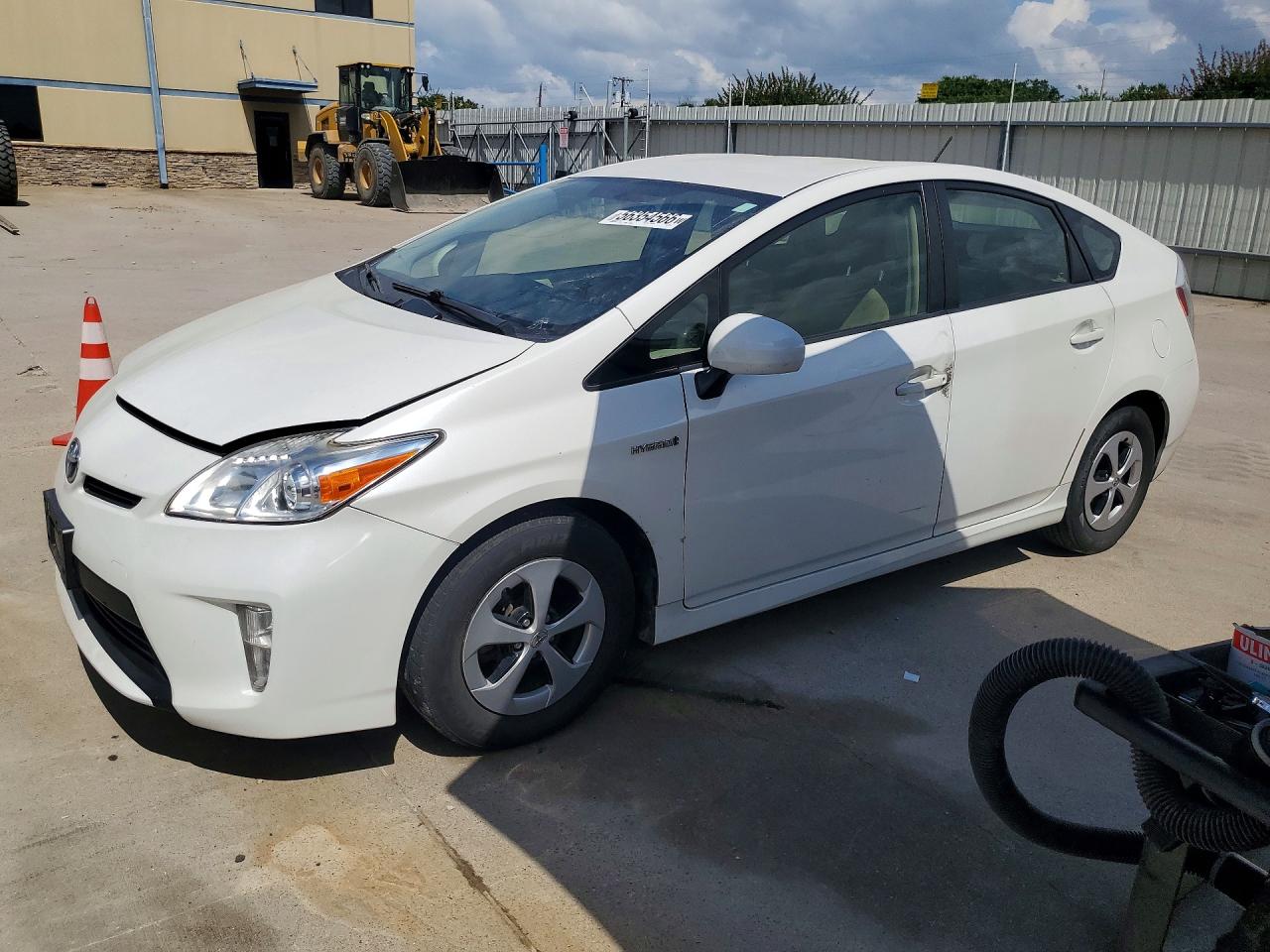 Salvage Toyota Prius Image
