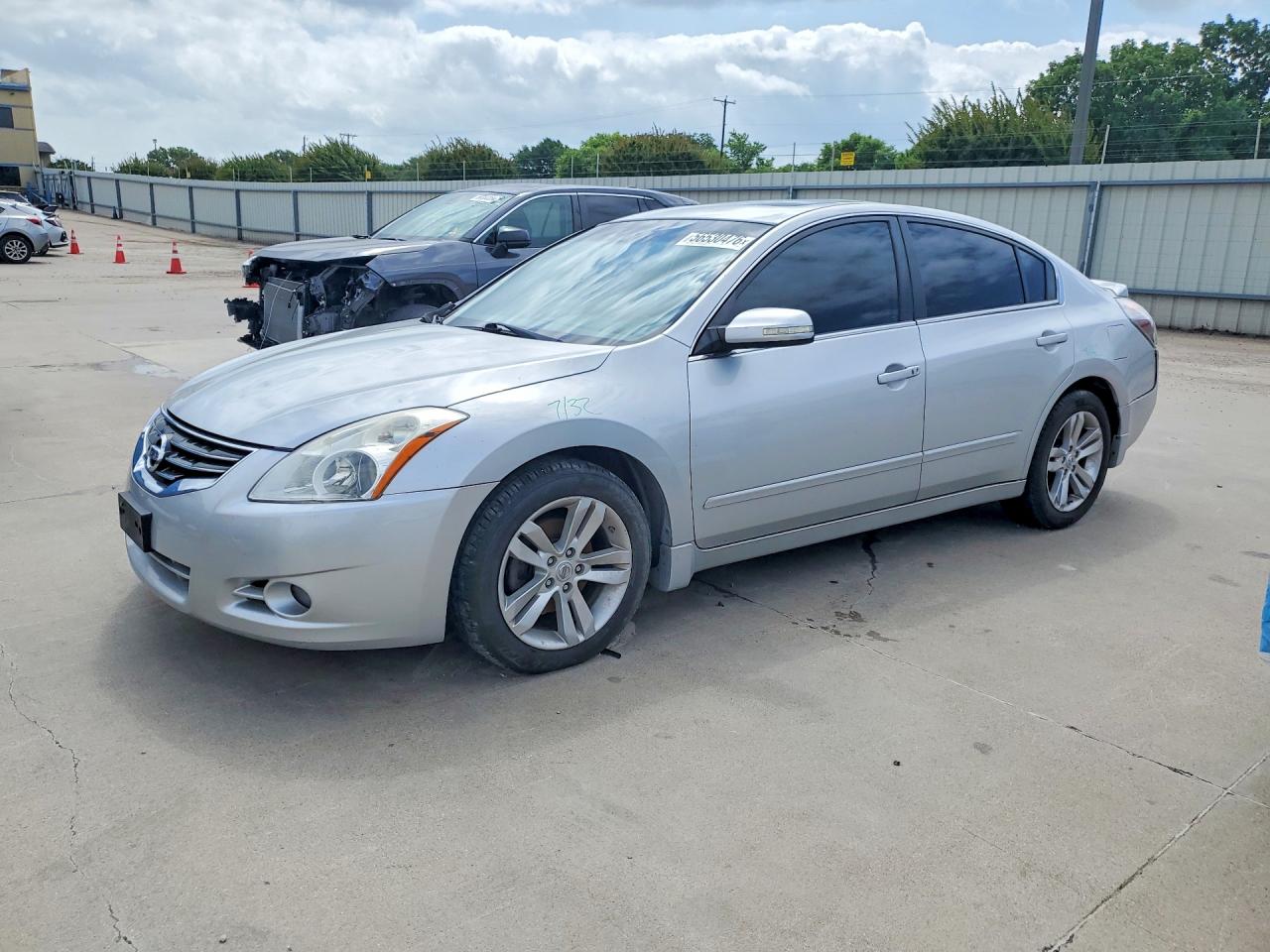 Salvage Nissan Altima Image