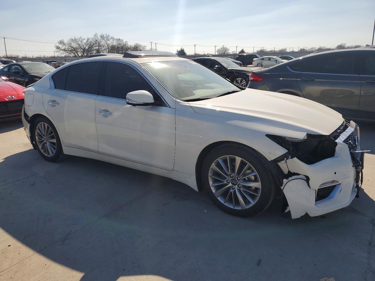 INFINITI Q50 Luxe