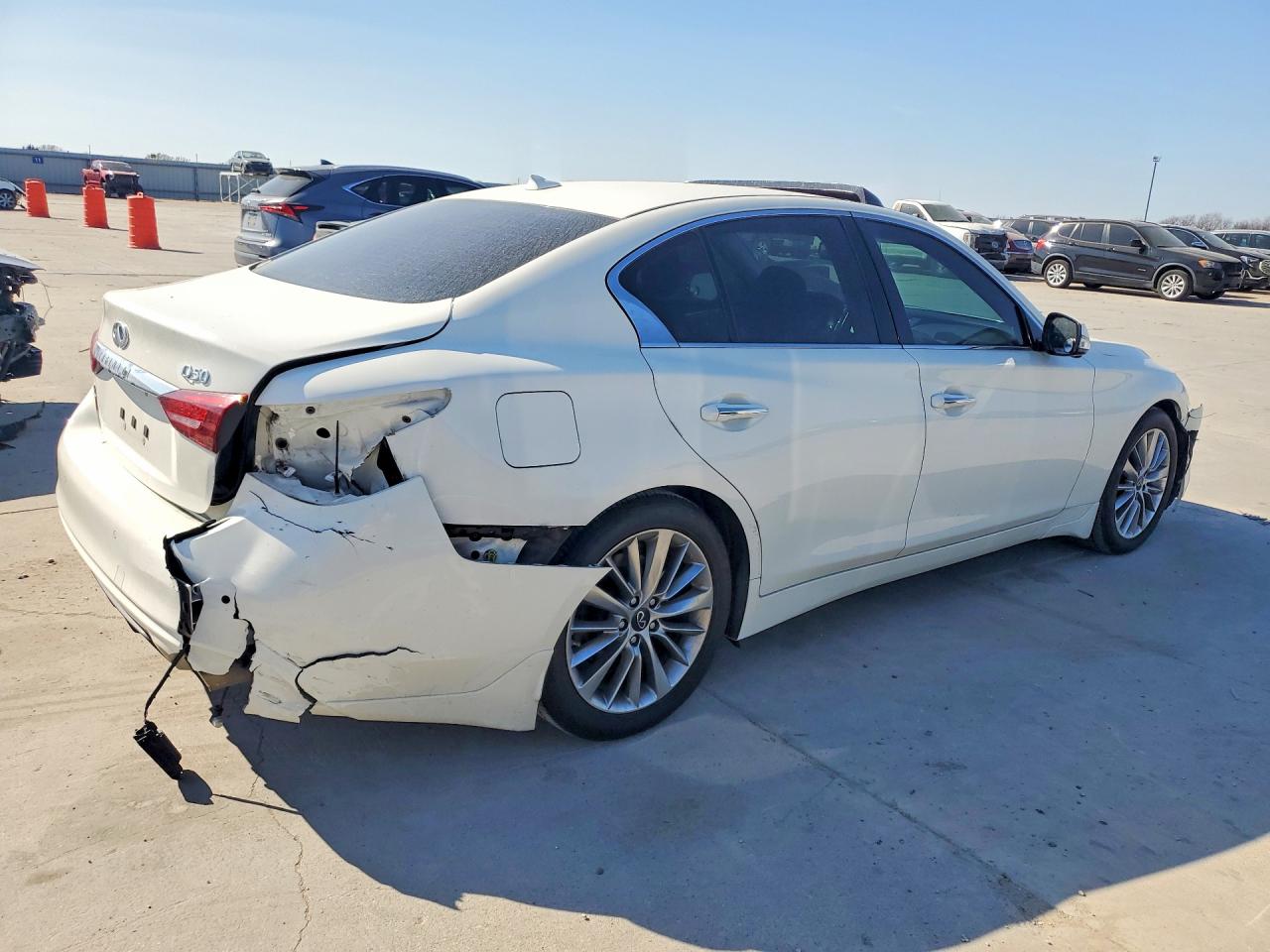 INFINITI Q50 Luxe