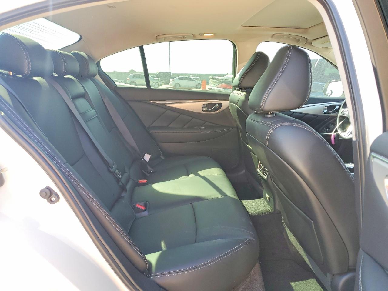 INFINITI Q50 Luxe