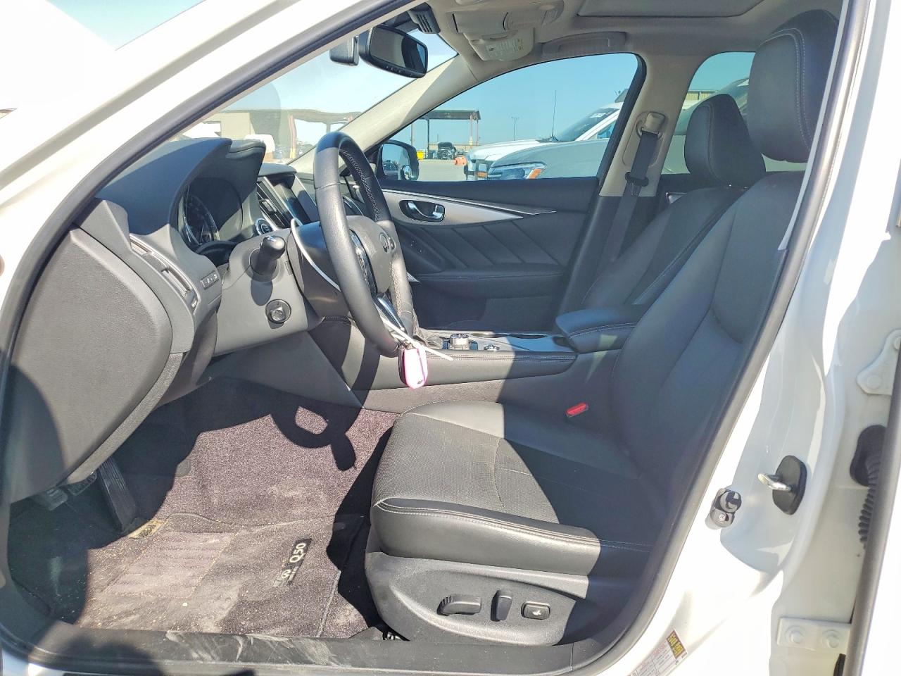 INFINITI Q50 Luxe