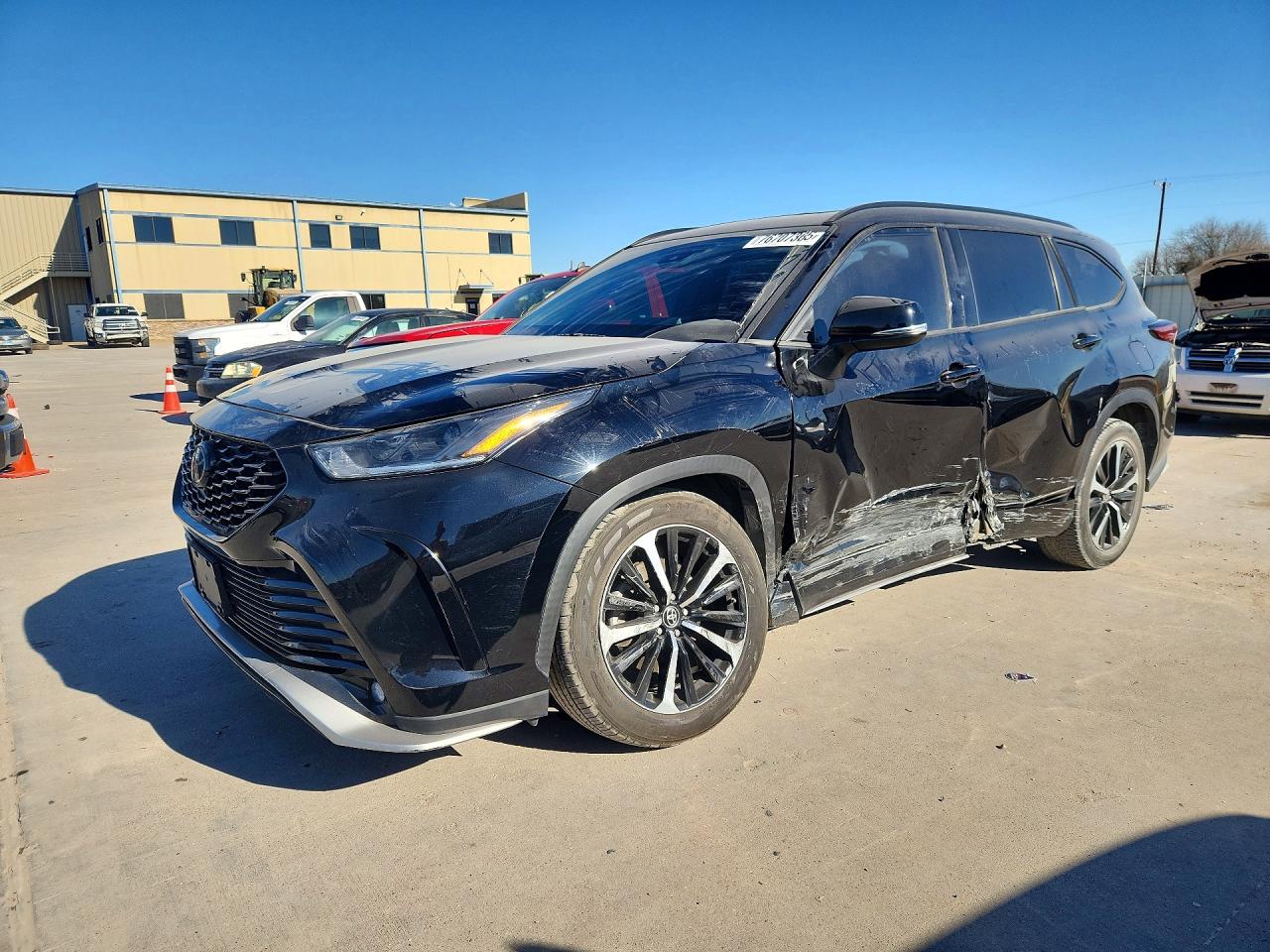 Salvage Toyota Highlander Image