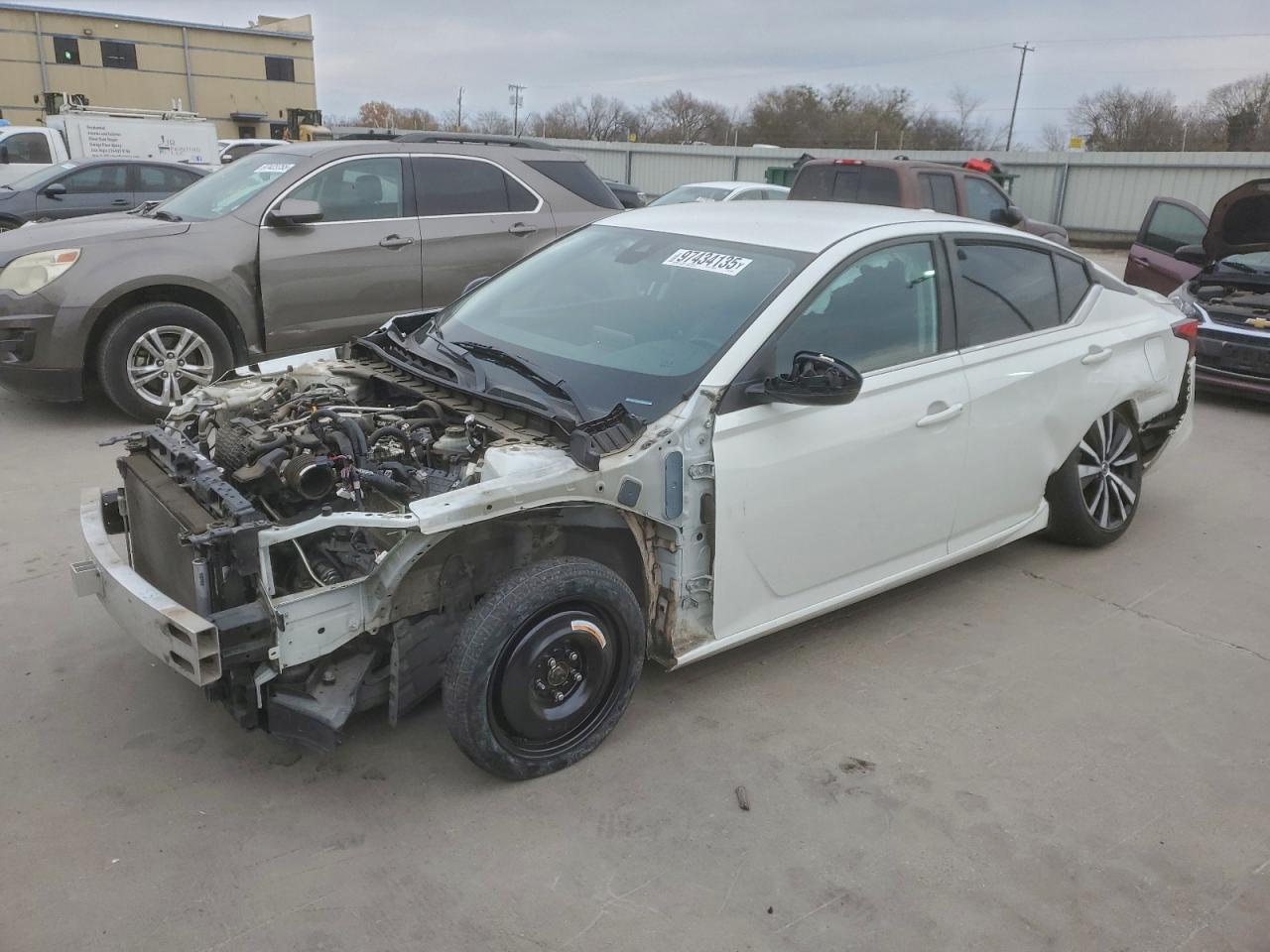 Salvage Nissan Altima Image