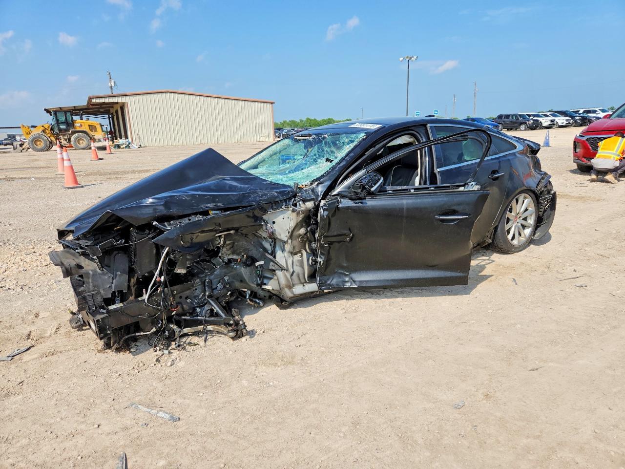 Salvage Jaguar XJ Image