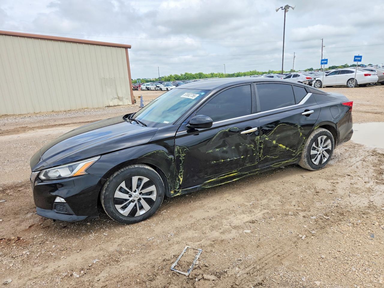 Salvage Nissan Altima Image