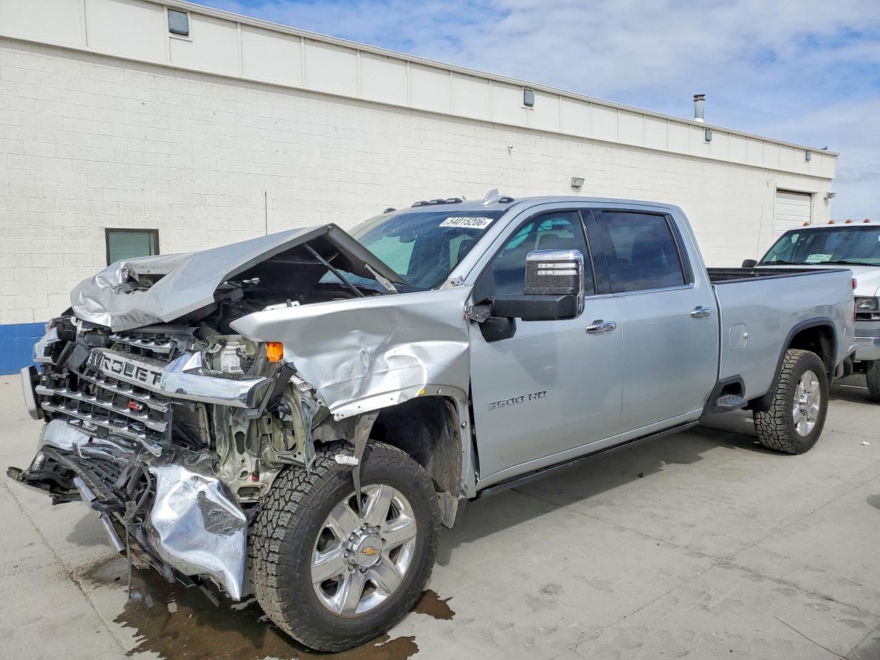Salvage Chevrolet Silverado Image