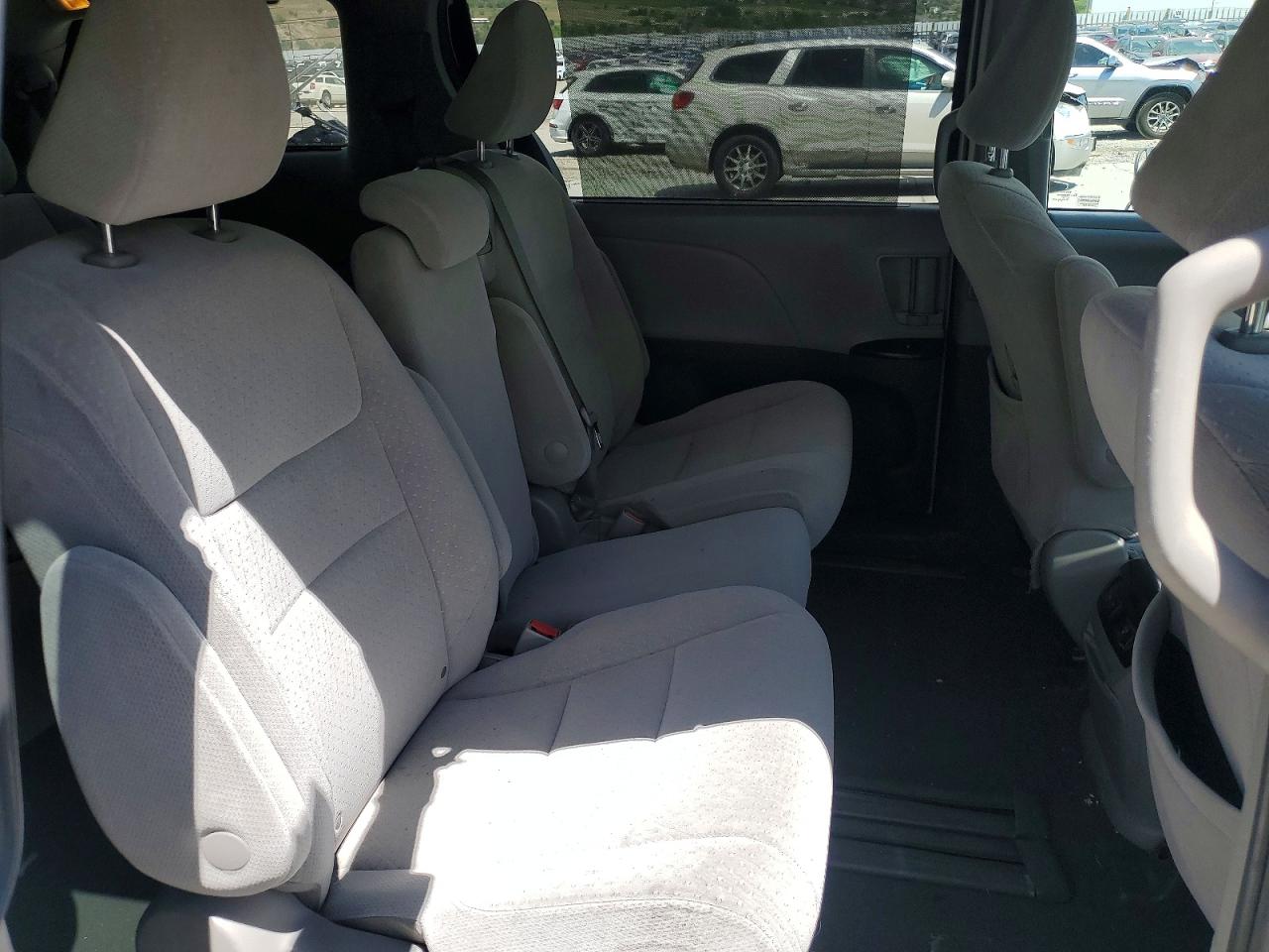 Toyota Sienna Le