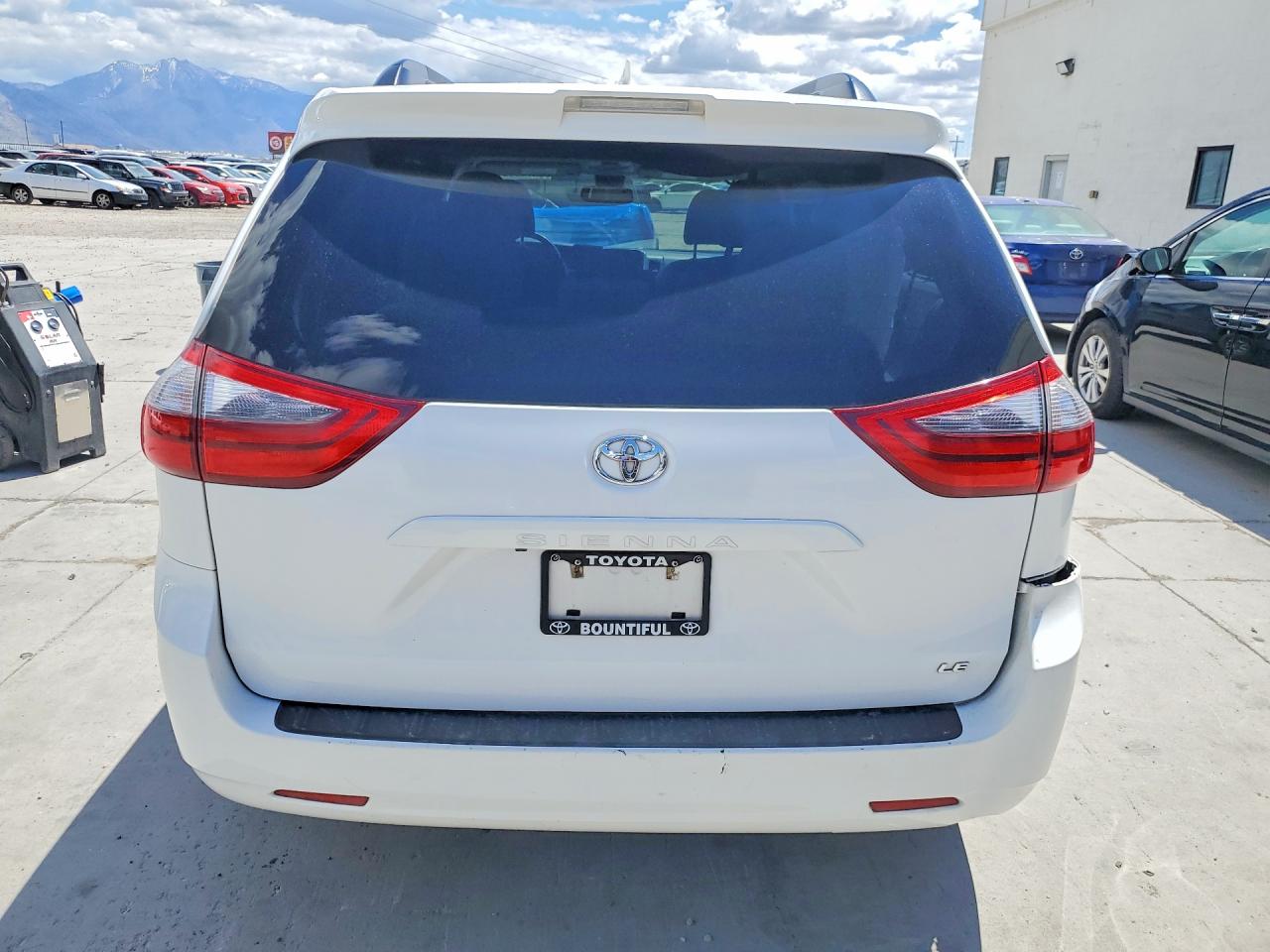 Toyota Sienna Le