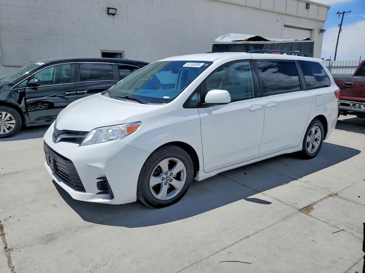 Salvage Toyota Sienna Image