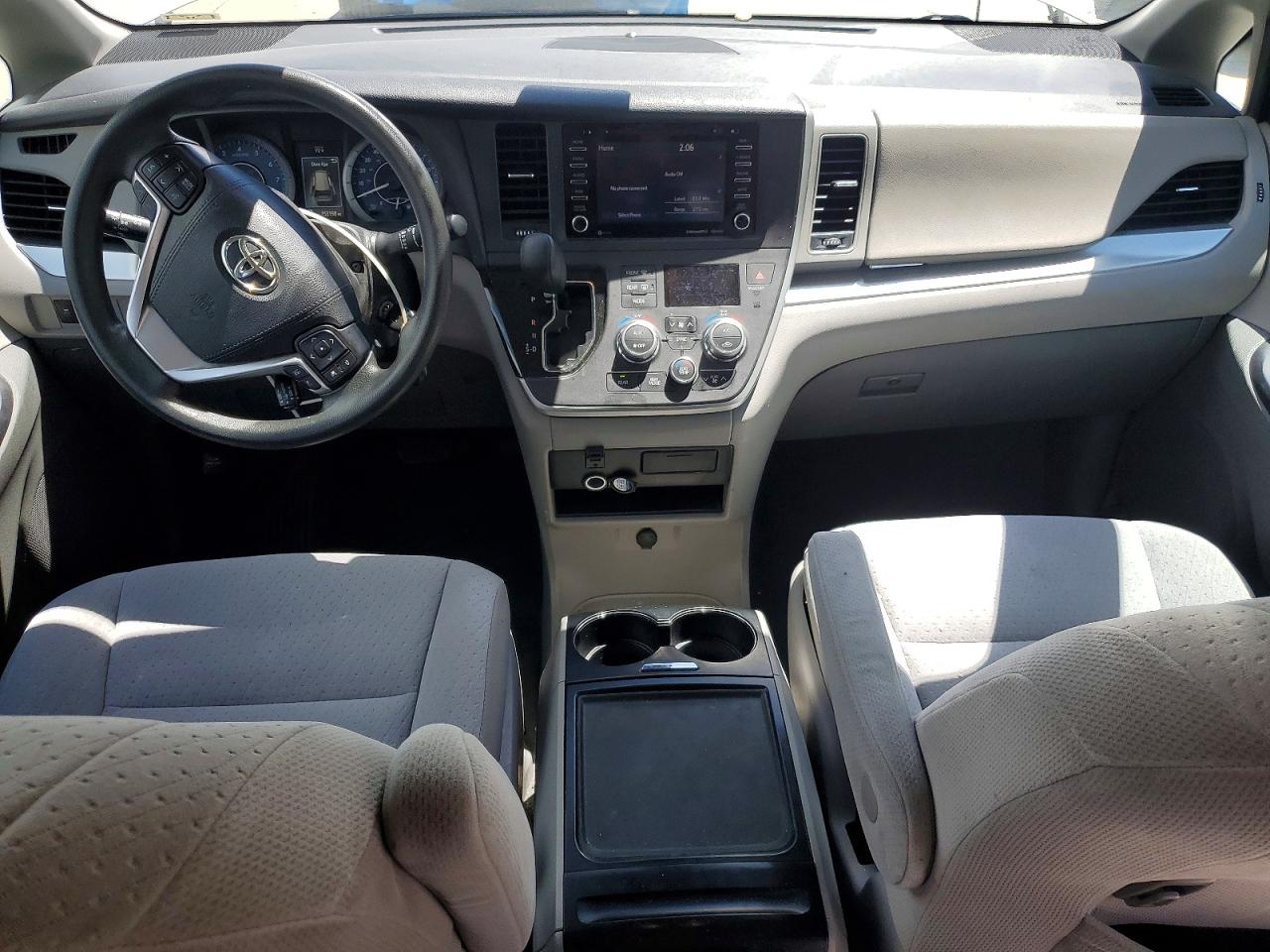 Toyota Sienna Le