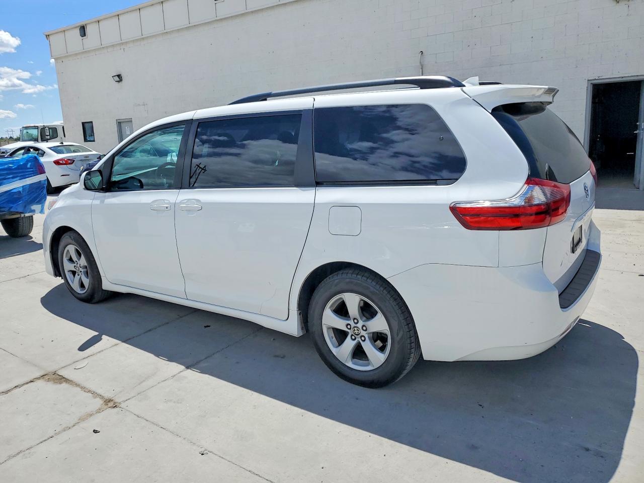Toyota Sienna Le