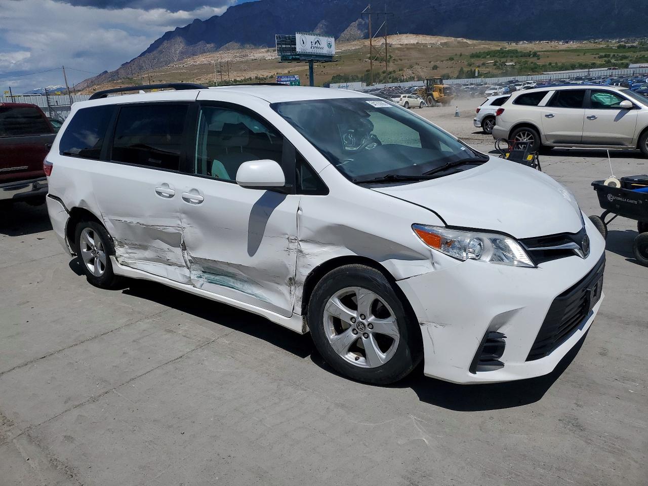 Toyota Sienna Le