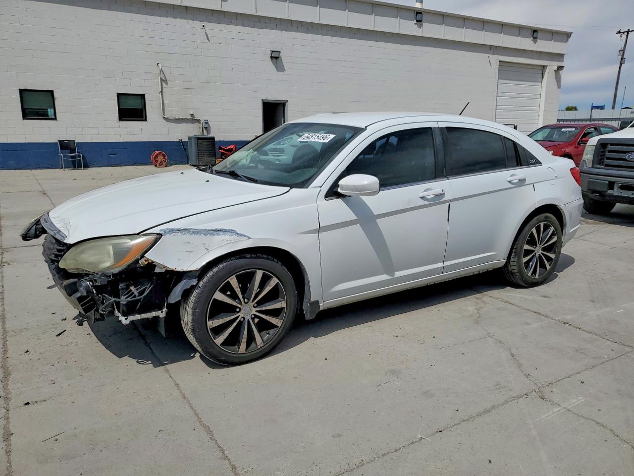 Salvage Chrysler 200 Image