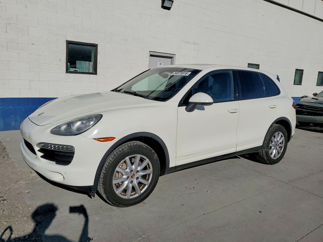 Salvage Porsche Cayenne Image