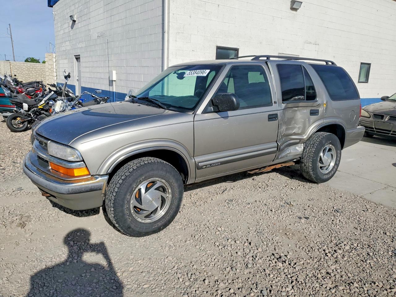 Salvage Chevrolet Blazer Image