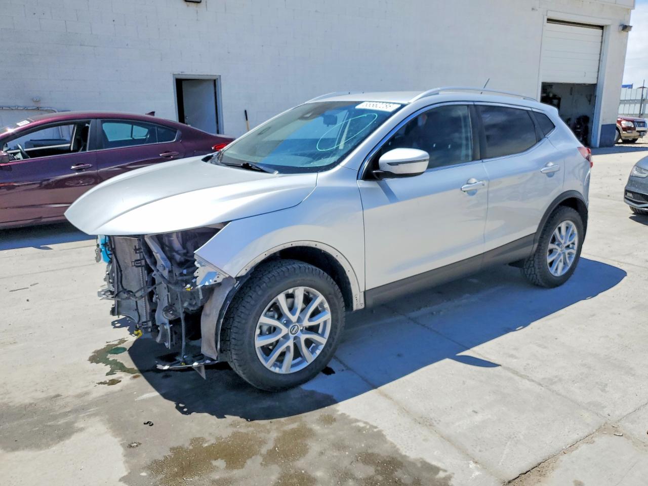 Salvage Nissan Rogue Image