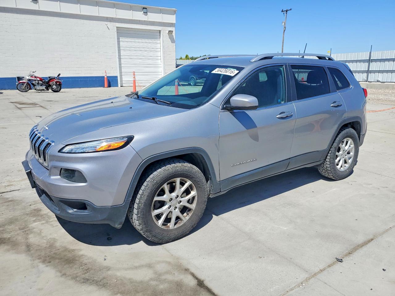 Salvage Jeep Cherokee Image