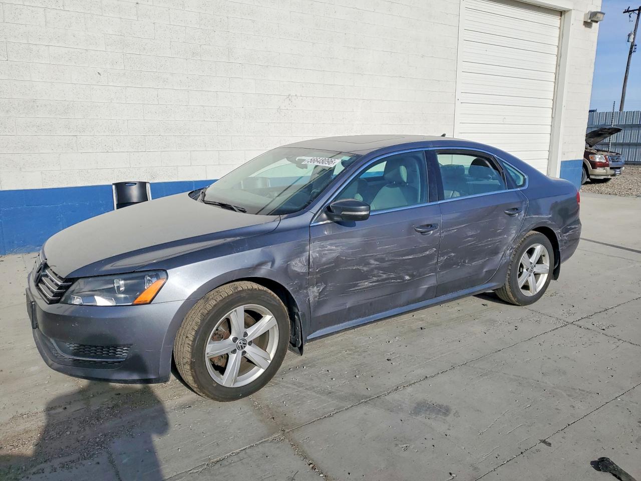 Salvage Volkswagen Passat Image