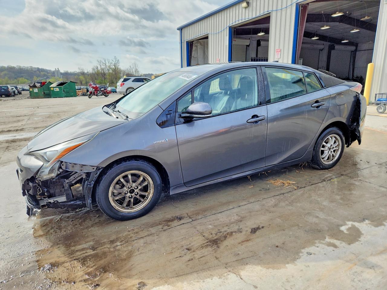 Salvage Toyota Prius Image