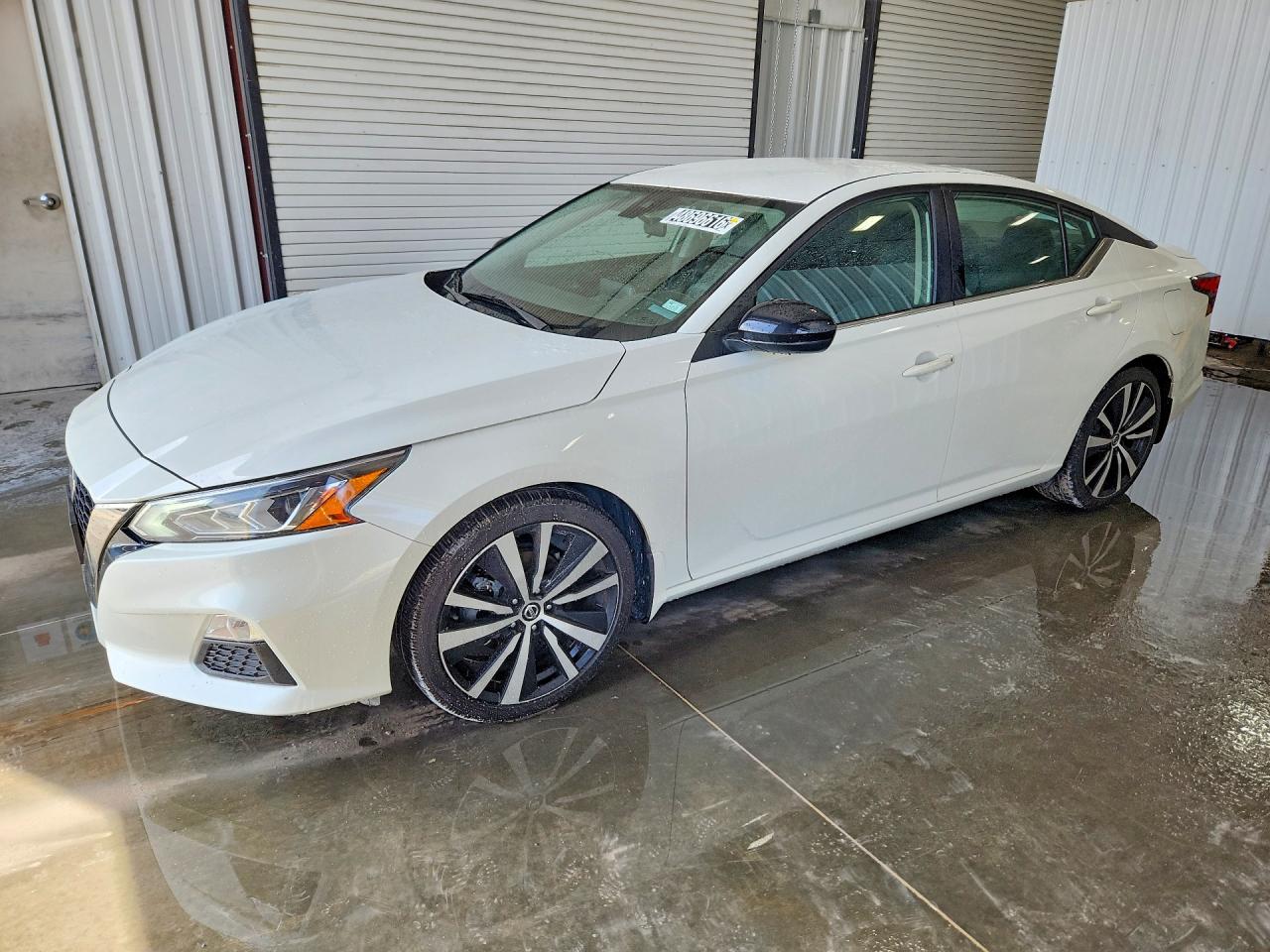 Salvage Nissan Altima Image