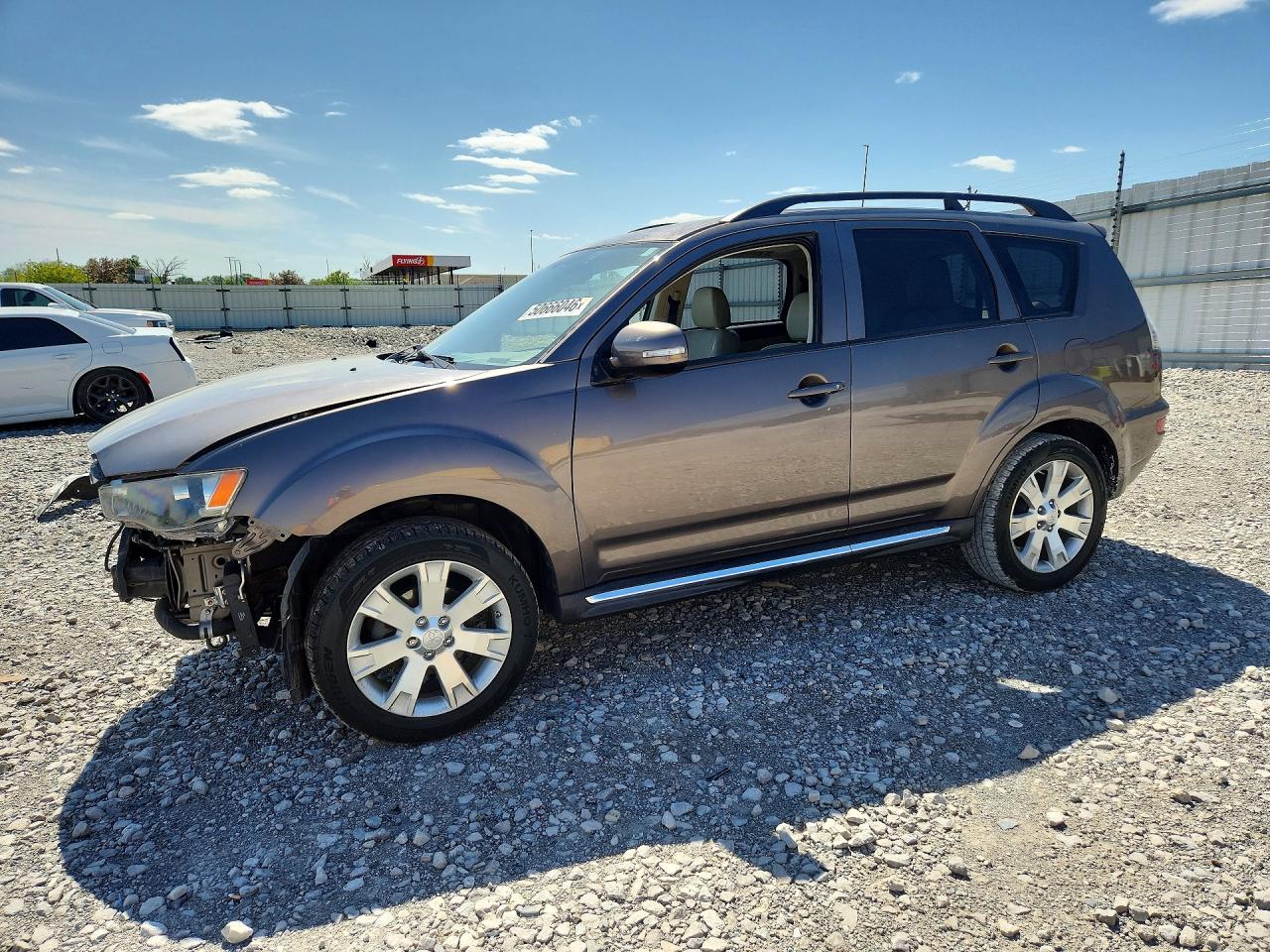 Salvage Mitsubishi Outlander Image