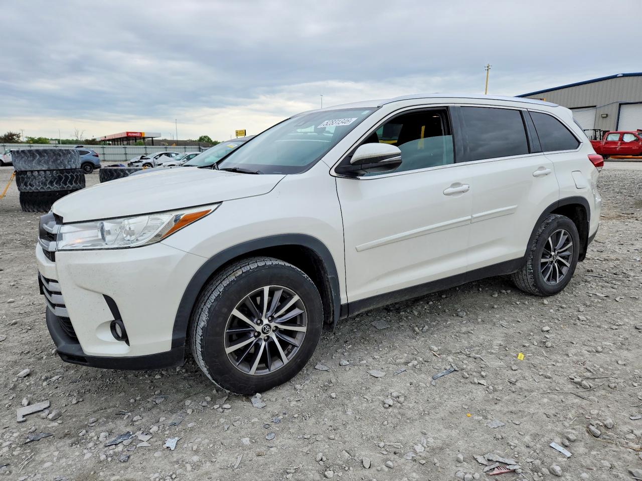 Salvage Toyota Highlander Image