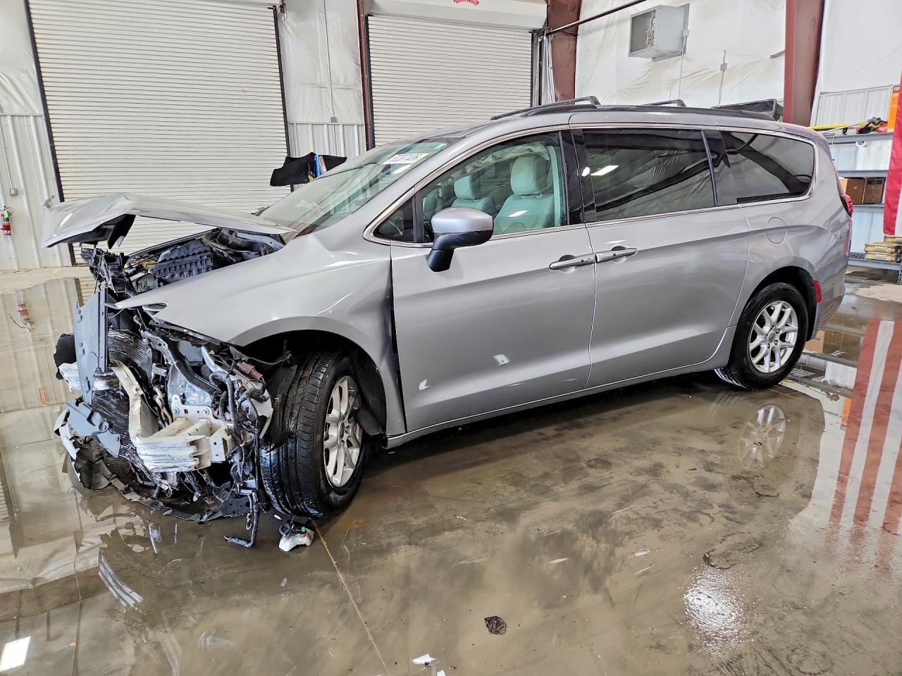 Salvage Chrysler Minivan Image