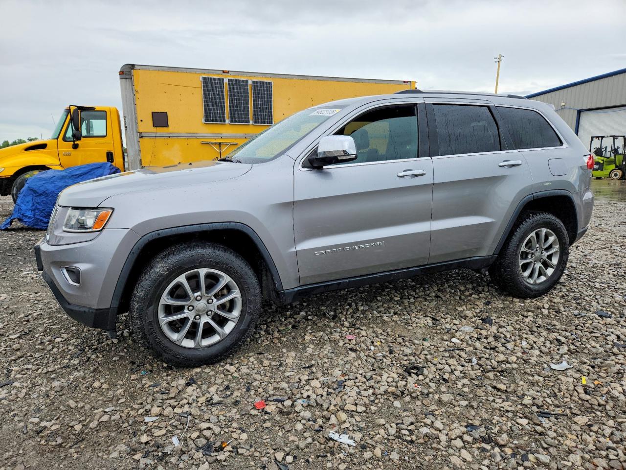 Salvage Jeep Cherokee Image